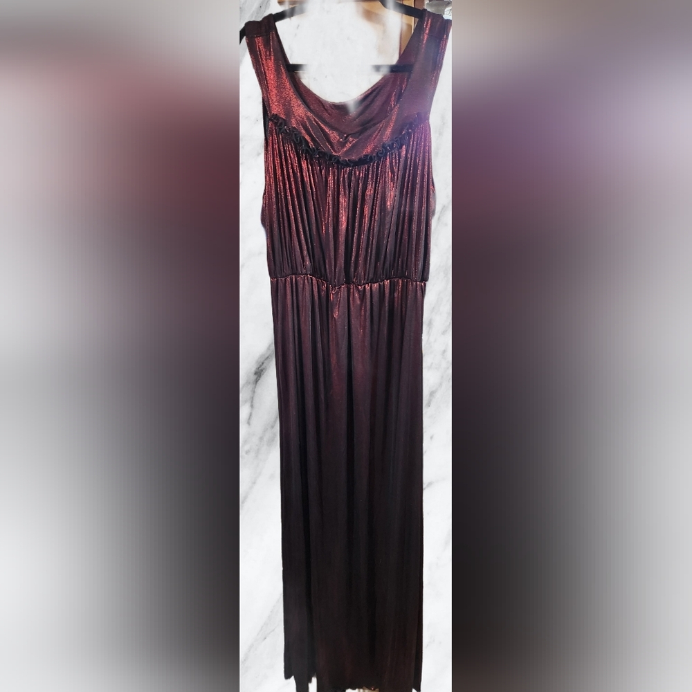 Elegant Burgundy Maxi Dress